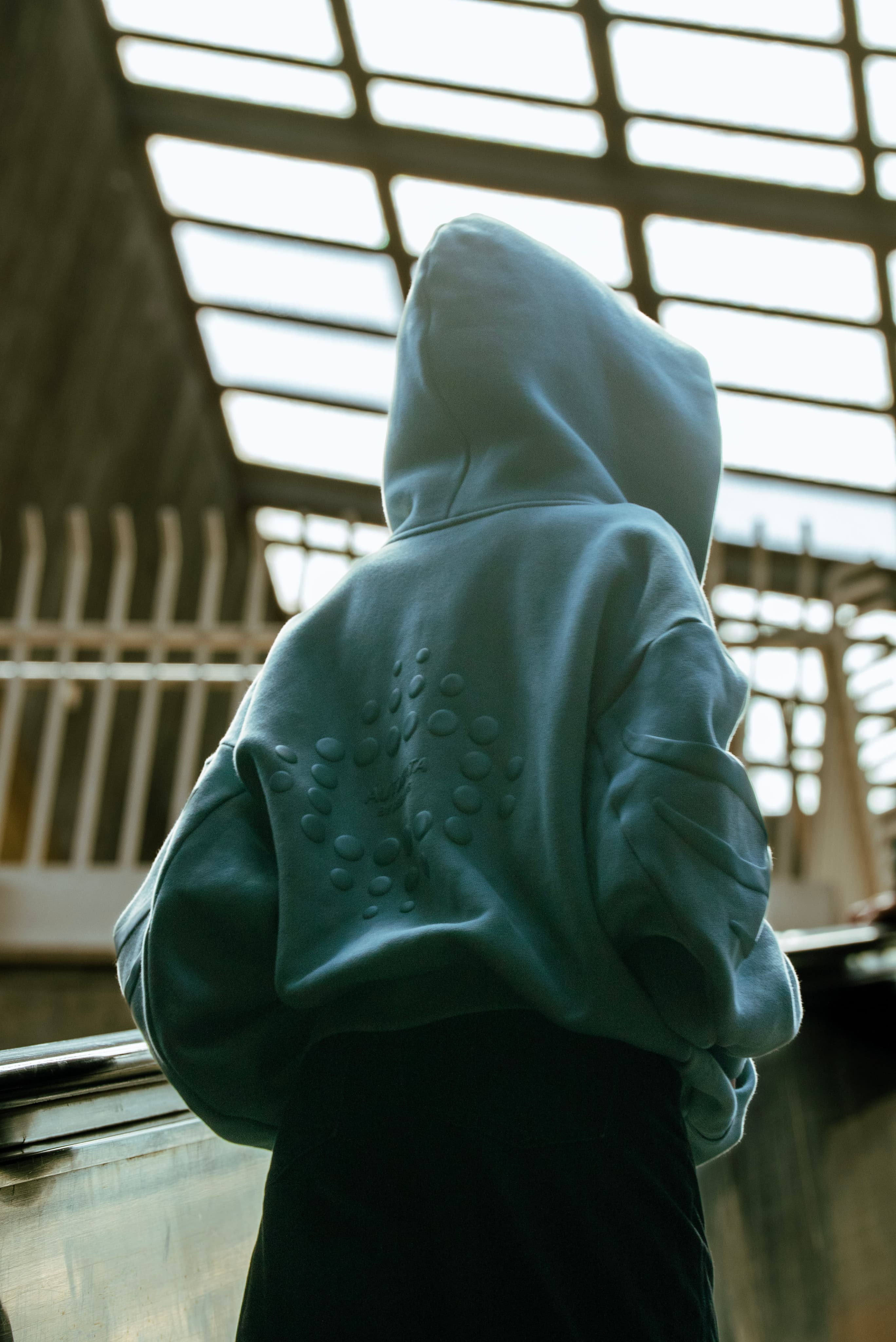 Model wearing the Dedalus cloud zipup